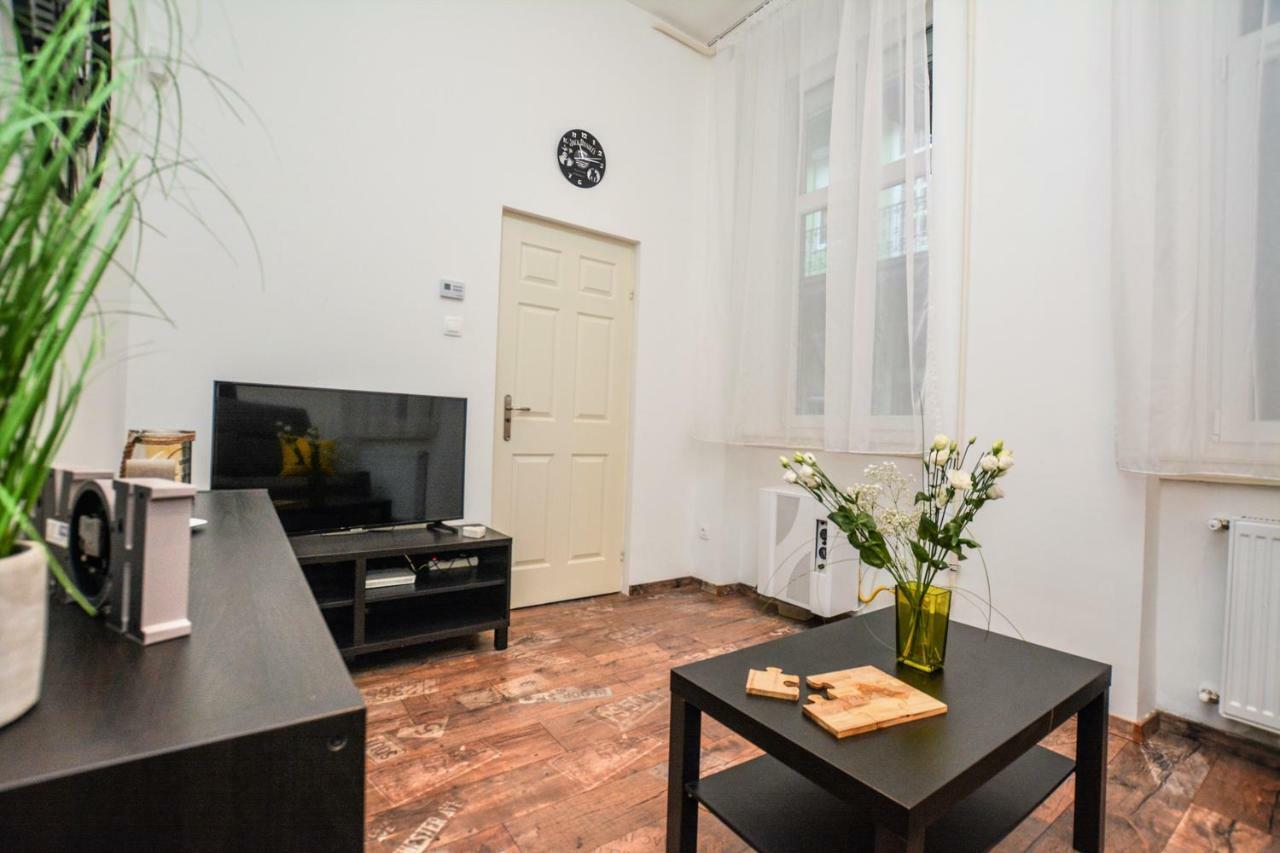 Timeless Apartment With Free Private Parking Budapest Exterior foto