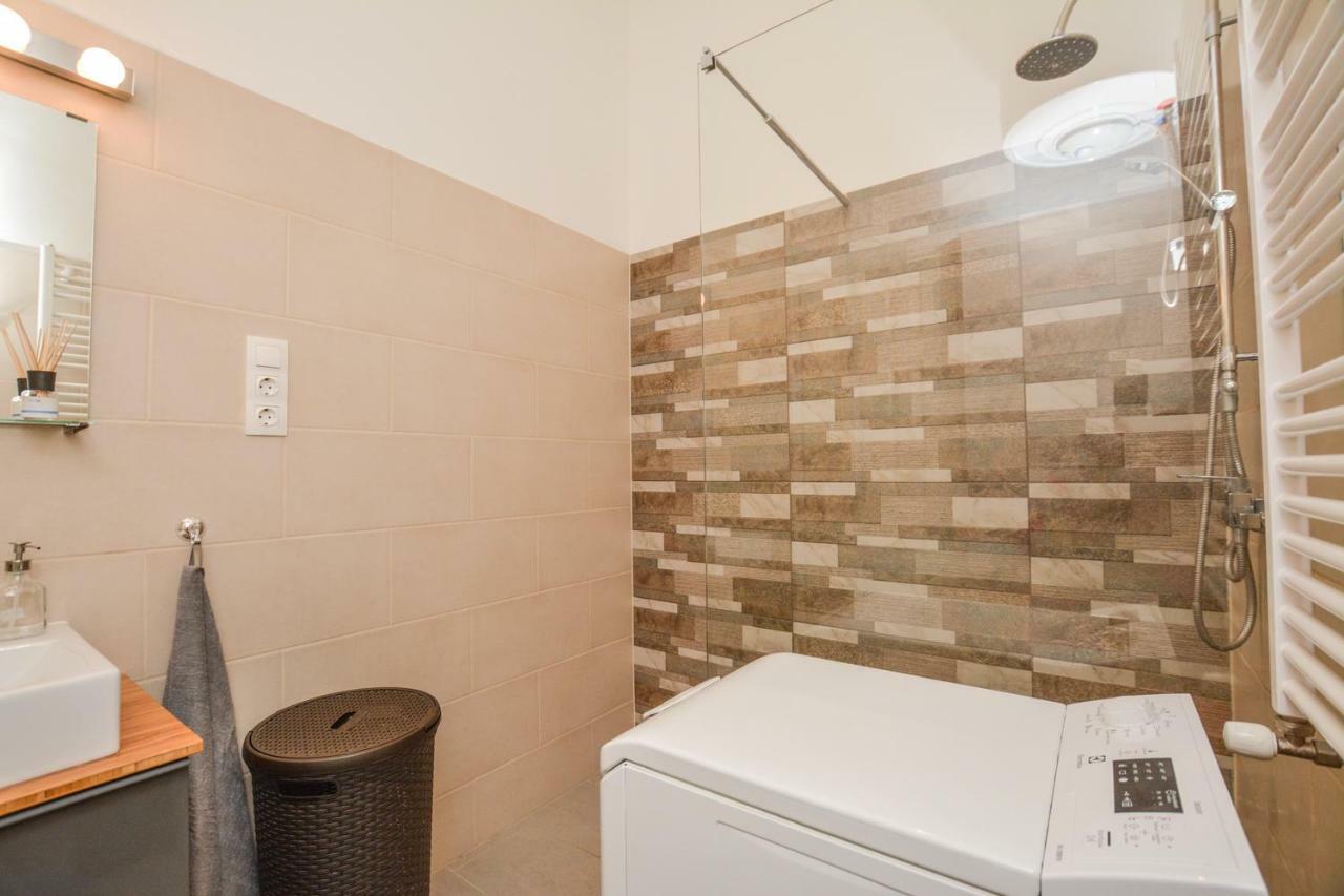 Timeless Apartment With Free Private Parking Budapest Exterior foto